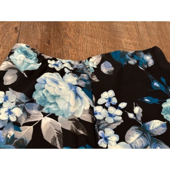 Kate & Mallory Floral Pants Size Medium Pull on Stretch Women’s Blue Black - Picture 7 of 7